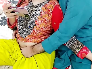 PAKISTANI REAL HUSBAND WIFE WATCHING DESI PORN ON MOBILE THAN Try ANAL Mating To Obvious HOT HINDI AUDIO